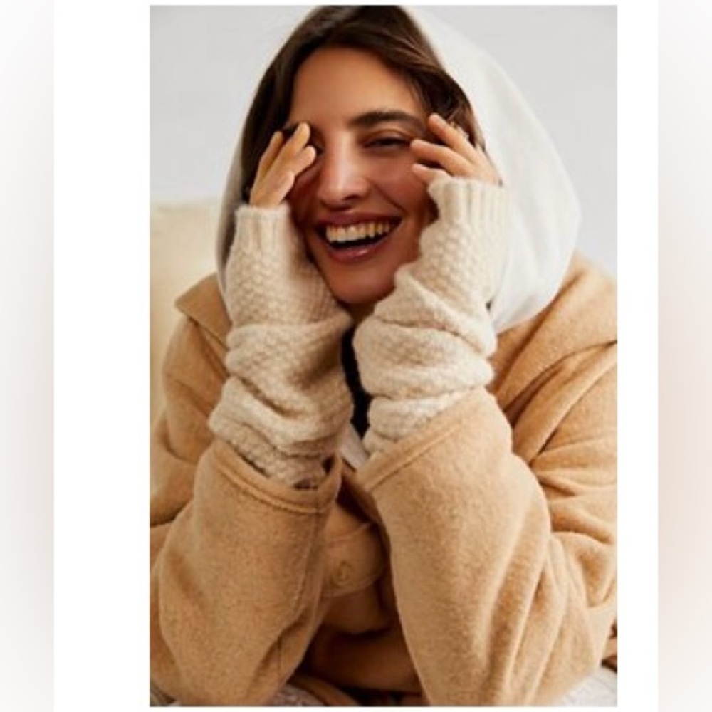 NWT - Free People Amour Chunky Arm Warmers
